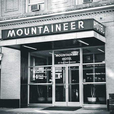 The Mountaineer Hotel Williamson Buitenkant foto